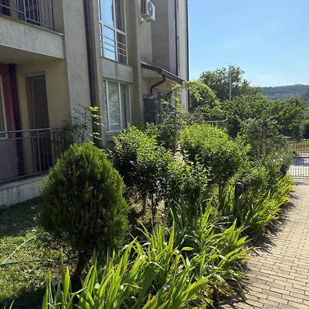 Apartment, Appartement *