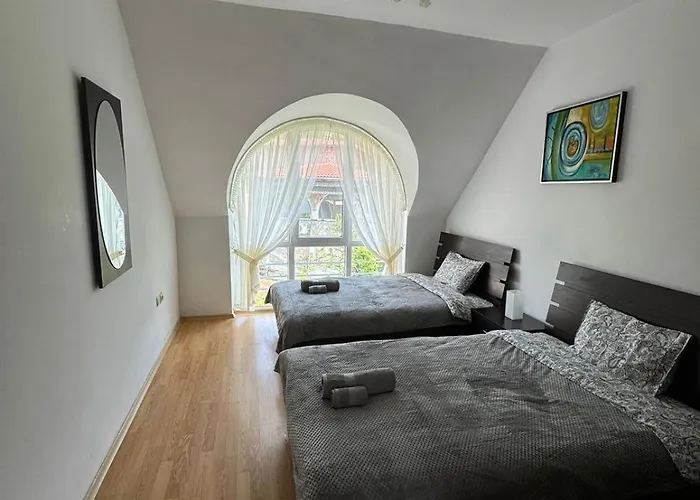 Apartment, Appartement *