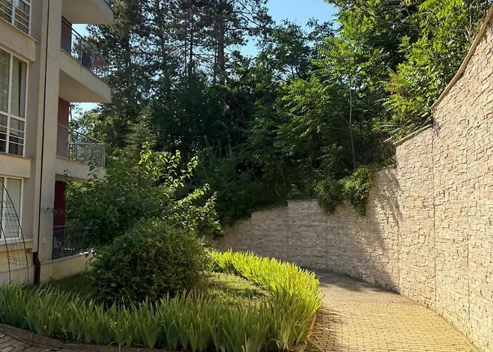 Apartment, Appartement *