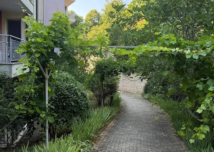 Apartment, Appartement *