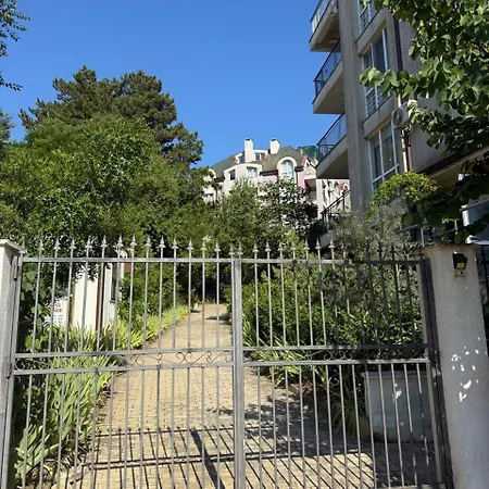 Apartment, Lägenhet